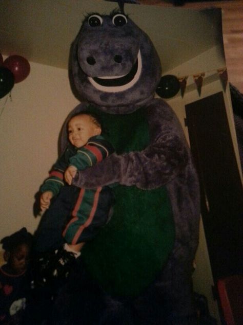 Cursed Barney, Weird Barney Pics, Barney Dinosaur, Creepy Meme, Barney The Dinosaur, Images Terrifiantes, Barney The Dinosaur Memes Funny, Dinasour Memes Hilarious, Creepy Images