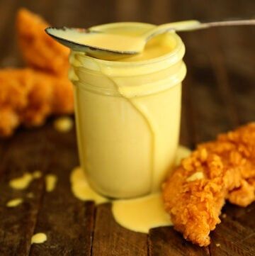 Honey Mustard Dressing - Southern Bite Ocharleys Honey Mustard, Texas Roadhouse Honey Mustard Dressing, Cheesy Sausage Dip, Mustard Recipes, Patty Melt Recipe, Green Goddess Salad Dressing, Honey Mustard Recipes, Dipping Sauces For Chicken, Homemade Honey Mustard