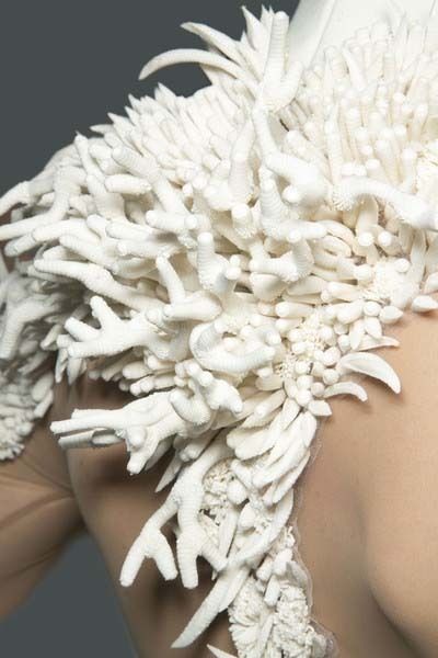 Coral Structure, Nature Inspired Fashion, Bouchra Jarrar, Sculptural Fashion, Georges Chakra, Fashion Design Patterns, Stephane Rolland, Body Adornment, 3d Fashion