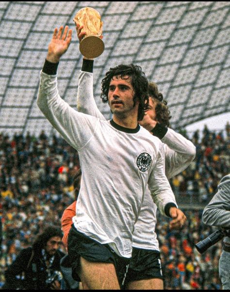 Germany Football Team, Gerd Müller, Germany National Football Team, Gerd Muller, German Football Players, Germany Team, German National Team, Sport Aesthetic, Football Pics