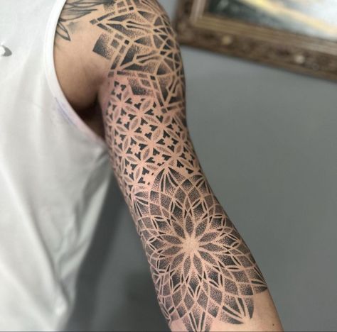 Mandala Dotwork Tattoo Design, Geo Tattoo, Dotwork Tattoo Design, Calf Tattoo Ideas, Dot Work Mandala, Yantra Tattoo, Tattoo Thigh, Optical Illusion Tattoo, Dotwork Tattoo