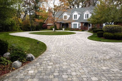 Driveway Circle - Traditional - Landscape - Chicago - by Krugel Cobbles, Inc. | Houzz Driveway Circle, Circle Driveway Landscaping, Ranch Addition, Circle Driveway, Chicago Landscape, Driveway Design, Driveway Landscaping, Modern Ranch, Traditional Landscape