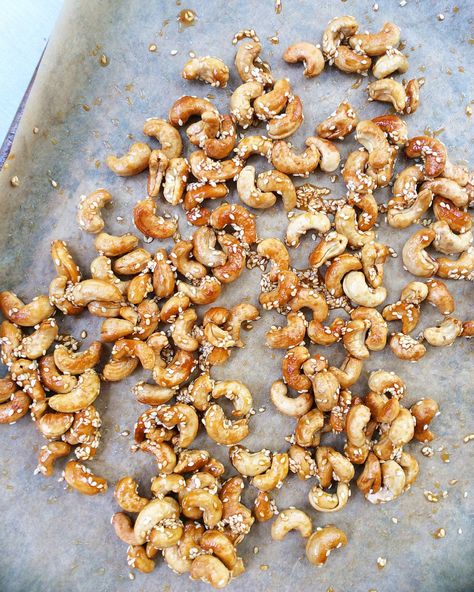 How To Make Honey Sesame Roasted Cashews — Baked Greens Honey Sesame, Roasted Cashews, Honey Nut, Raw Cashews, Nutritious Snacks, Vegetarian Paleo, Noodle Dishes, Sesame Seeds, Sweet And Salty