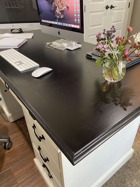 old desk makeover Office Desk Redo Ideas, Painting Office Furniture, Office Desk Painting Ideas, Large Desk Makeover, Refurbished Office Desk, Old Office Desk Makeover, Painting A Desk Ideas, Refinish Desk Ideas Diy, Office Desk Refinishing Ideas