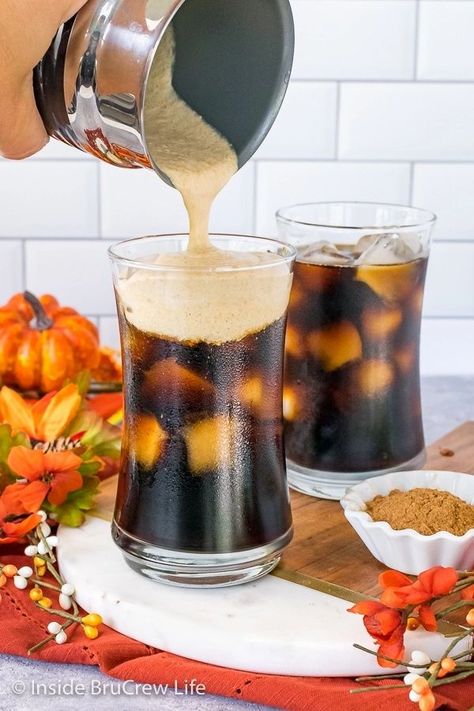 Pumpkin Cream Cold Brew, Hot Coffee Drinks, Sugar Free Vanilla Syrup, Cream Cold Brew, Nespresso Recipes, Cold Brew Recipe, Cold Brew At Home, Pumpkin Drinks, Copycat Starbucks Recipes