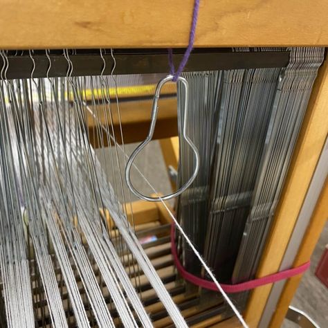 No Fuss Floating Selvedges - The Handweaving Academy Weaving Drafts 4 Shaft Patterns, Rigid Heddle Weaving Projects, Weaving Patterns Loom, Weaving Patterns Design, Floor Loom, Saori Weaving, Weaving Loom Diy, Inkle Weaving, Weaving Loom Projects