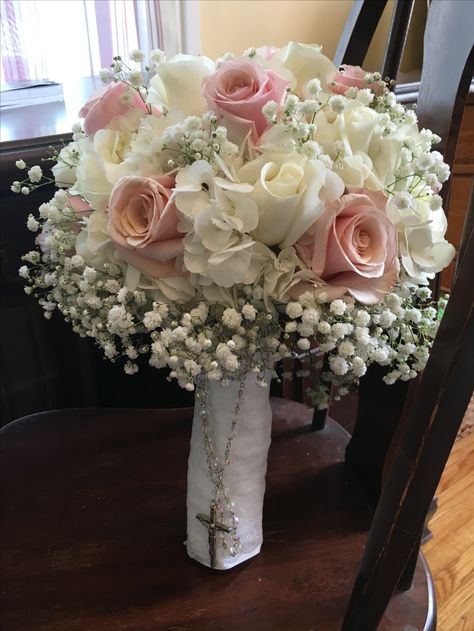 Love the cross added to this bouquet. Pink Ramos Quince, Bouquet For Engagement, Pink Wedding Flowers Bouquet, Quince Bouquet, Groom Bouquet, Quinceanera Bouquet, Wedding Bouquets Bride, Wedding Bouquets Pink, Bridal Bouquet Flowers