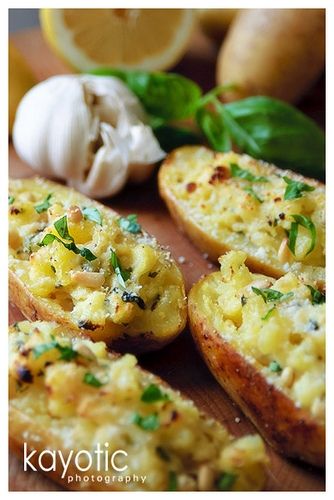 Pesto Baked Potatoes | KeepRecipes: Your Universal Recipe Box Baked Potatoes, Potato Dishes, Side Recipes, Vegetable Dishes, Side Dish Recipes, I Love Food, Baked Potato, Cooking Tips, Pesto