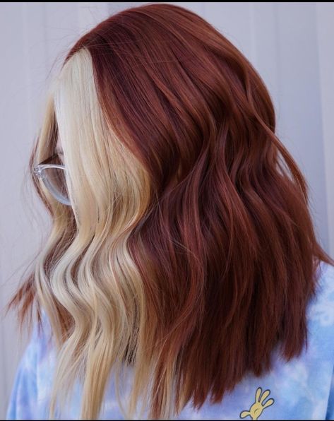 Pelo Color Vino, Peekaboo Hair Colors, Color Block Hair, Red Blonde Hair, Strawberry Blonde Hair Color, Peekaboo Hair, Wine Hair, Diy Hair Color, Strawberry Blonde Hair