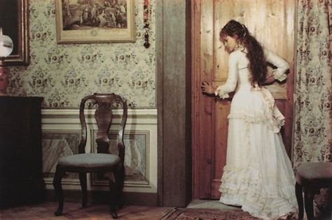 z- Lady Eavesdropping at Door (Opera- L Visconti's 'Innocent', 1976) Gothic Romance, Chique Outfits, The Infernal Devices, Princess Aesthetic, Story Inspiration, Period Dramas, Book Inspiration, Writing Inspiration, Victorian Era