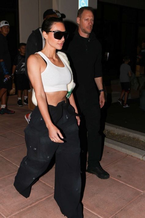 Kim Kardashian Iconic Looks, Kim Kardashian Iconic, Kim Outfits, Street Wear Clothes, 2025 Outfits, Celeb Outfits, Kim Kardashian Outfits, Iconic Looks, Kardashian Outfit