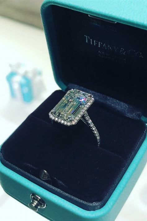 Tiffany Co Engagement Rings, Tiffany Soleste, Ring Upgrade, Tiffany Engagement Ring, Dream Wedding Ring, Queens Jewels, Rings Style, Diamond Girl, Ring Trends