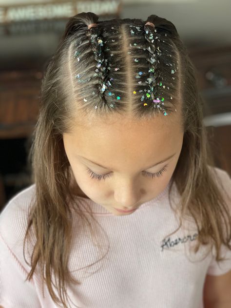 Crazy Hair Day Glitter, Glitter Roots Hairstyles, Glitter In Hair Part, Hair Glitter Hairstyles, Hair Styles With Glitter, Glitter Hair Gel Hairstyles, Glitter Gel Hairstyles, Hairstyle With Glitter, Dance Show Hairstyles