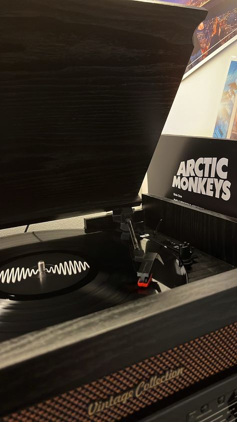 Vinyl Aesthetic Arctic Monkeys, Arctic Monkeys Vinyl, Crying Lightning, Arctic Monkeys Wallpaper, Vinyl Aesthetic, Monkey Wallpaper, Wallpaper Earth, Artic Monkeys, Taylor Swift Posters