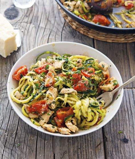 Garlic Zoodles, Zoodle Recipes Healthy, Zoodle Recipe, Zoodle Pasta, Chicken Zoodles, Cooking Zoodles, Chicken Zoodle, Vegetable Spiralizer, Zoodle Recipes