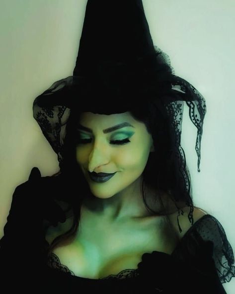 Witch Nose, Theater Makeup, Witch Decorations, Halloween Makeup Witch, Vampire Dress, Creepy Costumes, Nose Makeup, Wicked Witch Of The West, Halloween Witch Decorations