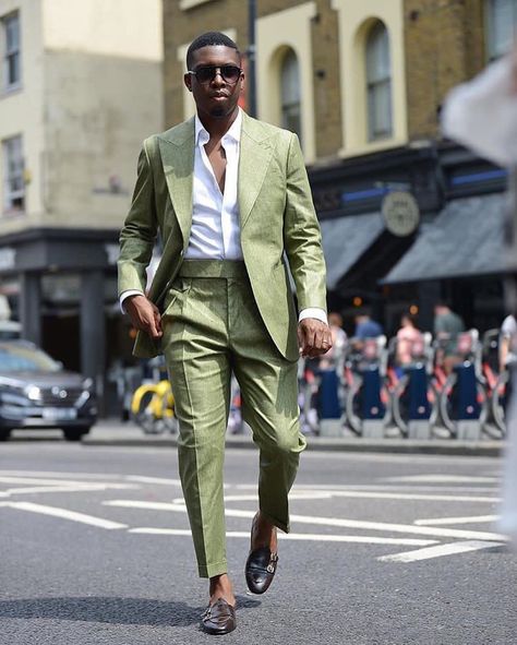 Summer Wedding Suits, Munaluchi Bride, Green Suit, Summer Suits, Wedding Suits Men, Mens Fashion Suits, Men Fashion Casual Outfits, Black Men Fashion, Fashion Weeks