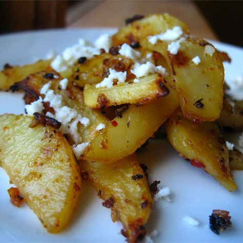 Herbed Greek Roasted Potatoes with Feta Cheese Potatoes With Feta Cheese, Feta Potatoes, Potatoes With Feta, Greek Roasted Potatoes, Best Roast Potatoes, Best Potato Recipes, Feta Cheese Recipes, Bada Bing, Greek Potatoes