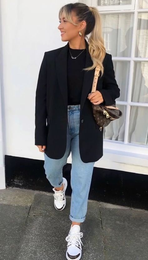 Converse Blazer Outfit, Oversized Blazer Outfit Fall, Jeans And Trainers Outfit, Outfit Casual Tenis, Oversized Blazer Outfit Casual, Blazer And Sneakers Outfit, Jeans And Blazer Outfit, Casual Outfits Black, Friday Outfit For Work