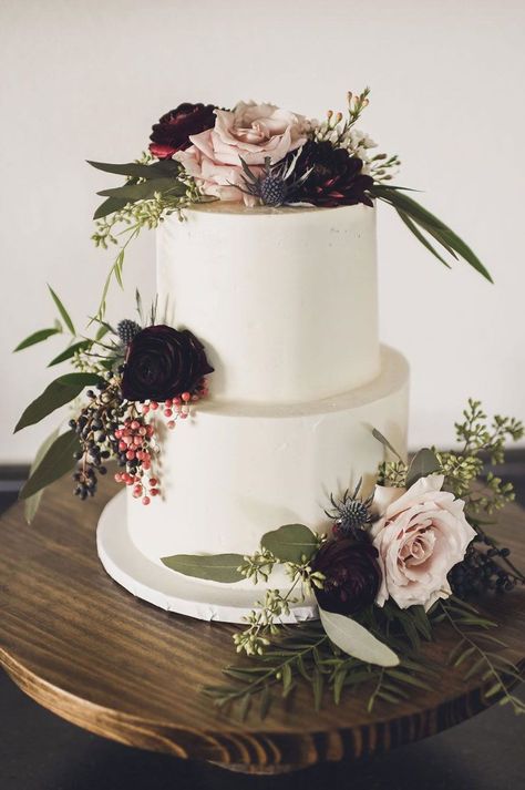 100 Pretty Wedding Cakes To Inspire You - Fabmood | Wedding Colors, Wedding Themes, Wedding color palettes Moody Wedding Cake, Rustic Wedding Cake Ideas, Wedding Cake Favors, Cheesecake Wedding Cake, Wedding Cheesecake, Halloween Wedding Invitations, Wedding Cake Fresh Flowers, Pretty Wedding Cakes, Traditional Wedding Cakes