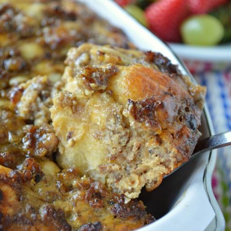 Apple Butter Breakfast Bake | Sugar Dish Me | Sweet and savory and super simple! This Apple Butter Breakfast Bake Recipe makes use of refrigerated crescent rolls, breakfast sausage, and of course, apple butter. Add this to your list of breakfast/ brunch must haves! Easy Breakfast Bake, Breakfast Casserole With Biscuits, Breakfast Sausage Recipes, Baked Breakfast Recipes, Breakfast Crescent Rolls, Breakfast Casserole Easy, Breakfast Sausage, Breakfast Casserole Sausage, Easy Brunch