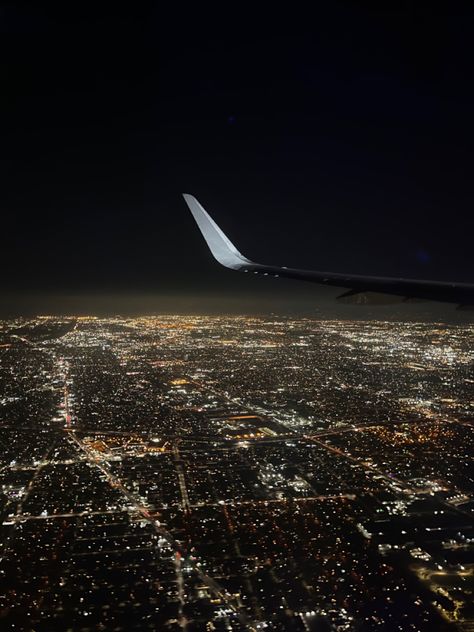 Toronto airplane! Late Night Flight, Airport Vibes, Toronto Airport, Airport Aesthetic, Night Flight, Model Life, Late Night, Brisbane, Toronto