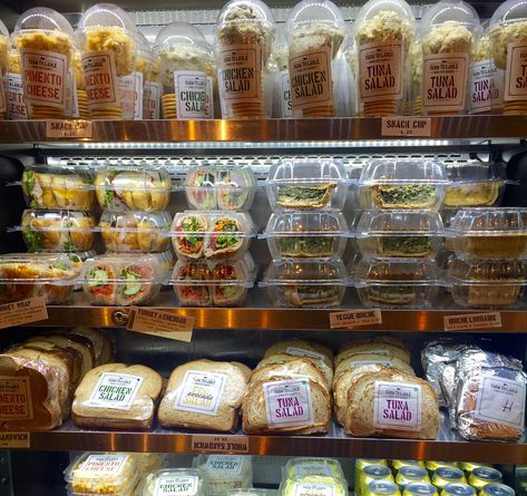 Grab And Go Restaurant Ideas, Grab And Go Deli Ideas, Deli Food Truck, Grab And Go Cafe Food, To Go Sandwiches Packaging, Grab And Go Sandwich Display, Grab Go Food Display, Sandwich Packaging Takeaway, Cafe Grab And Go