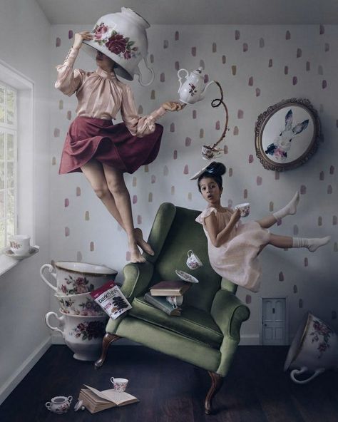 Trucage Photo, Whimsical Photography, Levitation Photography, Creation Photo, Creative Photography Techniques, Photographie Inspo, Mad Tea Party, Fantasy Photography, Surrealism Photography