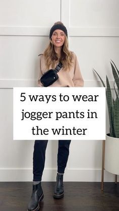 White Jogger Outfits Women, Jogger Pants Boots Outfit, Joggers And Boots Outfits Winter, Cold Weather Jogger Outfit, Leggings Outfit 2023 Winter, How To Style White Joggers, Joggers In Winter How To Wear, Casual Winter Pants, Black Jogger Pants Outfit Winter