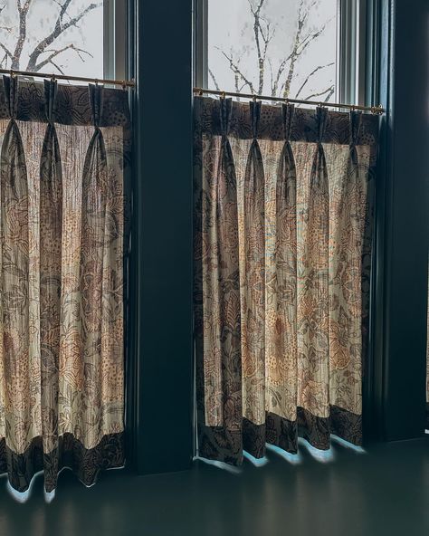 My love for dark & moody patterns also extends to window coverings, as seen here at the recent install for the Craftsman Project. #EmilyWunderDesign Moody Curtains, Moody Kitchen, Bathroom Window Treatments, Stone Ideas, Bathroom Windows, House Renovation, Roman Shades, Window Coverings, First Home