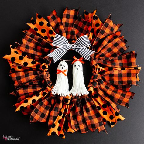 Halloween Ribbon Wreath -- So easy to make with an embroidery hoop, and these ghost tassel embellishments are adorable! Halloween Ribbon Wreath, Fabric Wreath Tutorial, Ribbon Tutorial, Ribbon Wreath Diy, Wreaths Design, Tulle Wreath, Diy Halloween Wreath, Easy Diy Wreaths, Adornos Halloween