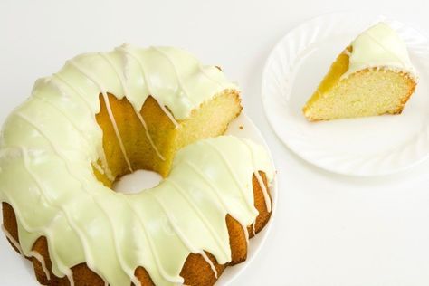 This page contains 7Up cake recipes. If you are looking for a delicious new cake recipe, this is the one. Add 7Up or other lemon lime soda to the recipe and experience this all time favorite. 7 Up Pound Cake, Key Lime Bundt Cake, 7up Cake Recipe, 7up Cake, Amaretto Cake, 7up Pound Cake, Zucchini Cakes Recipe, Gourmet Box, Key Lime Cake