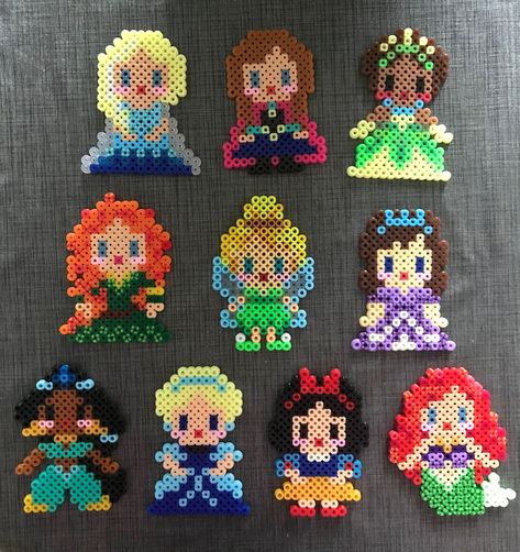 Disney Princess Hama Beads, Disney Princess Perler Beads, Disney Pearler Beads, Iron Beads Disney, Perler Beads Ideas Disney, Perler Beads Disney, Disney Perler Beads, Ironing Beads Ideas, Disney Beads