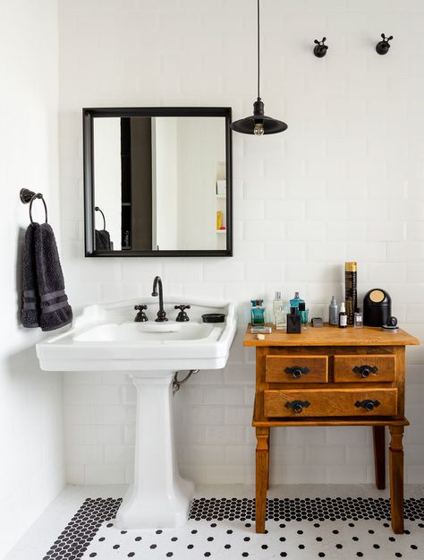 Bathroon Ideas, Casa Vintage, Garage Conversion, Vintage Bath, Blue House, Apartment Design, Bathroom Inspiration, Powder Room, Framed Bathroom Mirror