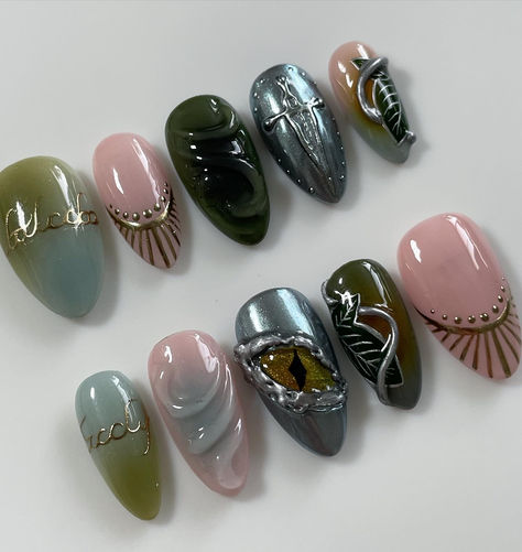 Lord of the Ring Nails, LOTR, LOTR Nails, Chrome Nails, Lord of the Rings Cosplay, 3d nail art, Fairycore nails Lord Of The Rings Nails Designs, Lotr Nail Art, Elden Ring Nails, Medieval Nail Art, Grimes Nails, Throne Of Glass Nails, Elven Nails, Hobbit Nails, Lord Of The Rings Nails