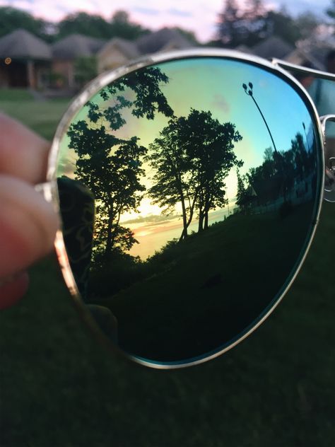 #sunglasses #reflection #cool Sunglasses Reflection Drawing, Sunglasses Reflection, Reflection Drawing, Reflective Sunglasses, Reflection Photography, Urban Environment, A Level Art, Art Drawings, Sunglasses