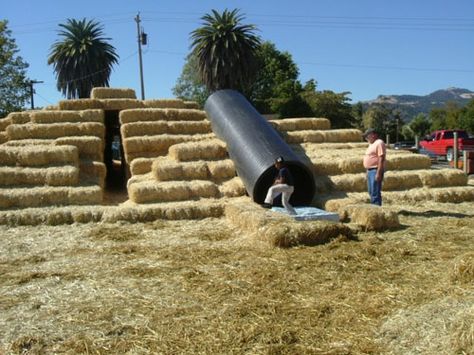 Slide Hay Bale Slide, Dream Backyards, Reindeer Farm, Master Thesis, Playground Ideas, Straw Bale, Farm Fun, Straw Bales, Petting Zoo