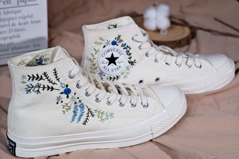 Embroidered Snake, Bride Sneakers, Embroidered Converse, Converse Custom, Custom Converse, Embroidered Shoes, Personalized Bride, Shoe Covers, Doll Shoes