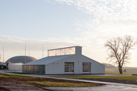 White Shed, Sawtooth Roof, Truss Structure, Agricultural Buildings, Future Farms, Industrial Architecture, Farm Buildings, Farm Design, Shed Homes