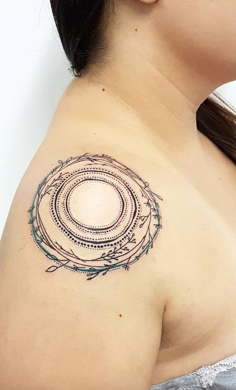 Tattoos On Women, Geometric Tattoo Ideas, Cycle Tattoo, Shoulder Tattoo Ideas, Shoulder Cap Tattoo, Live Tattoo, Circle Tattoos, Geometric Tattoos, Shoulder Tattoos