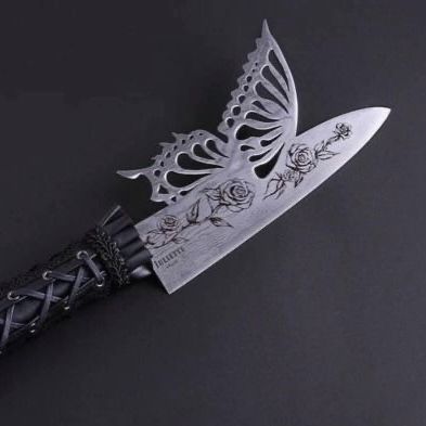 Kou Diabolik Lovers, Fantasy Dagger, Knife Aesthetic, Creepy Cute Fashion, Pretty Knives, Butterfly Knife, Fantasy Props, Cool Swords, Knife Collection