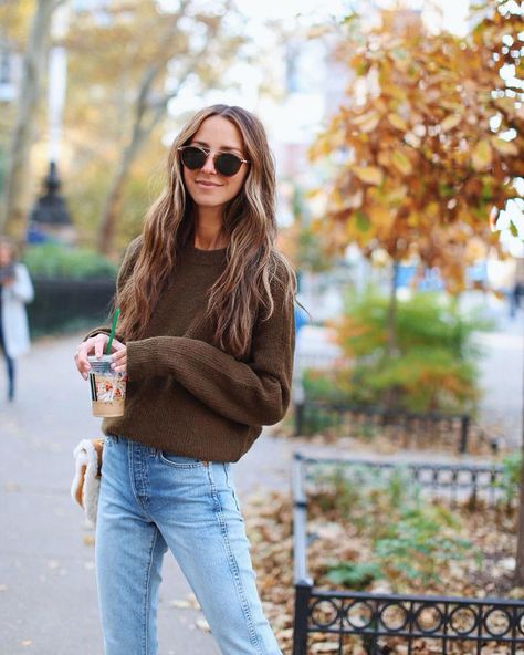 Arielle Charnas Style, Arielle Charnas, Coffee Style, Something Navy, Coffee Fashion, Navy Fashion, Street Style Chic, Apparel Design, Classy Outfits