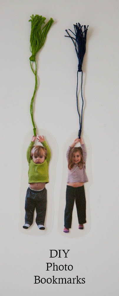 DIY Photo Bookmarks by Nearly Crafty Bookmark Diy, Photo Bookmarks, Reggio Classroom, Cadeau Parents, 13 November, Bookmark Craft, Diy Bookmarks, Fathers Day Crafts, 자수 디자인