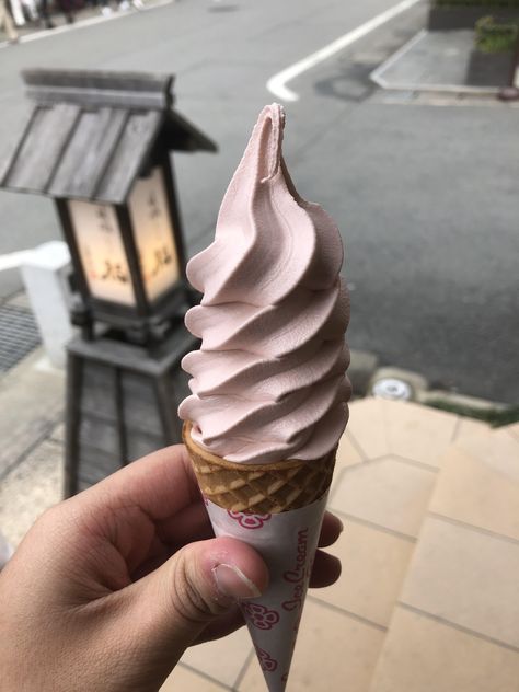 Sakura Ice Cream, Japanese Desserts, Summer Sweets, Best Exercise, Cute Snacks, Soft Serve Ice Cream, Cream Aesthetic, Japanese Dessert, Migraine Headaches