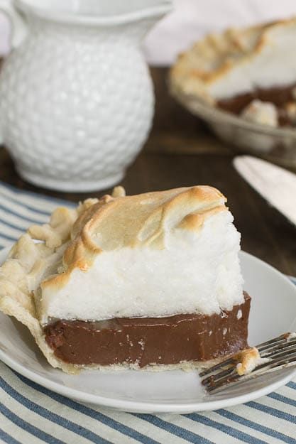 Soft Desserts, Chocolate Meringue Pie, Chocolate Meringue, Chocolate Pie Recipes, Pie Crusts, Chocolate Pie, Oreo Dessert, Meringue Pie, Chocolate Pies