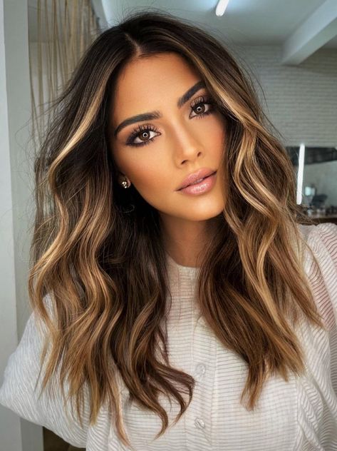 Brown Hair with Blonde Money Piece Summer Brunette, Rambut Brunette, Kadeřnické Trendy, Iranian Beauty, Money Piece, Real Hair Wigs, Vlasové Trendy, Brown Hair Balayage, Balayage Brunette