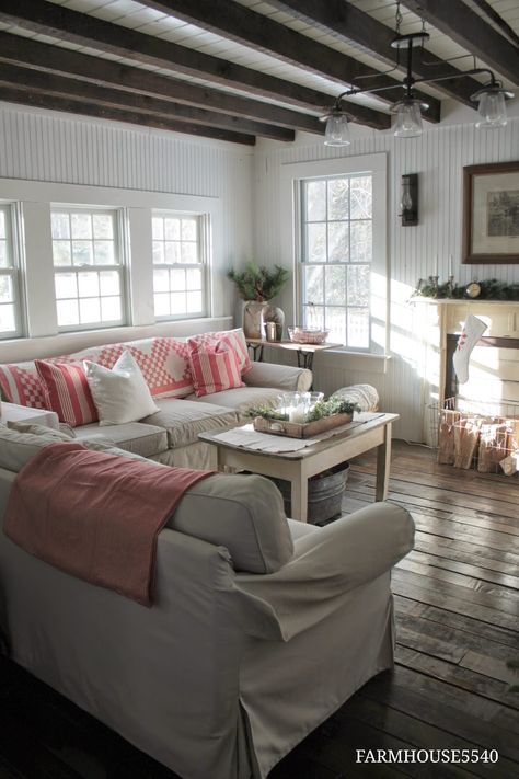 Vintage Living Room Design, Cottage Sofa, Farmhouse 5540, Farm House Livingroom, Christmas Decorations Apartment, Matching Prints, Cottage Living Rooms, Wrap Ideas, Vintage Living Room