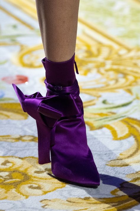 Iconic Runway, Shoes Fashion Photography, Luxury Boots, Runway Shoes, Stunning Shoes, Fancy Shoes, Boot Pumps, Shoes Heels Pumps, Purple Fashion