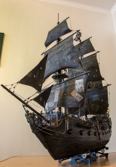 Boats Tattoo, Black Pearl Ship, Pirate Ship Model, Boat Tattoo, Model Sailing Ships, Sailing Ship Model, Navi A Vela, Model Ship Building, Wooden Ship Models