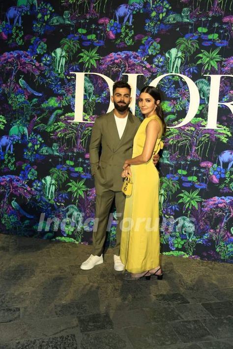 Gateway Of India Mumbai, Virat Kohli And Anushka Sharma, Formal Menswear, Gateway Of India, Dior 2023, Simple Arabic Mehndi, Virat Kohli And Anushka, Olive Green Fabric, Simple Arabic Mehndi Designs